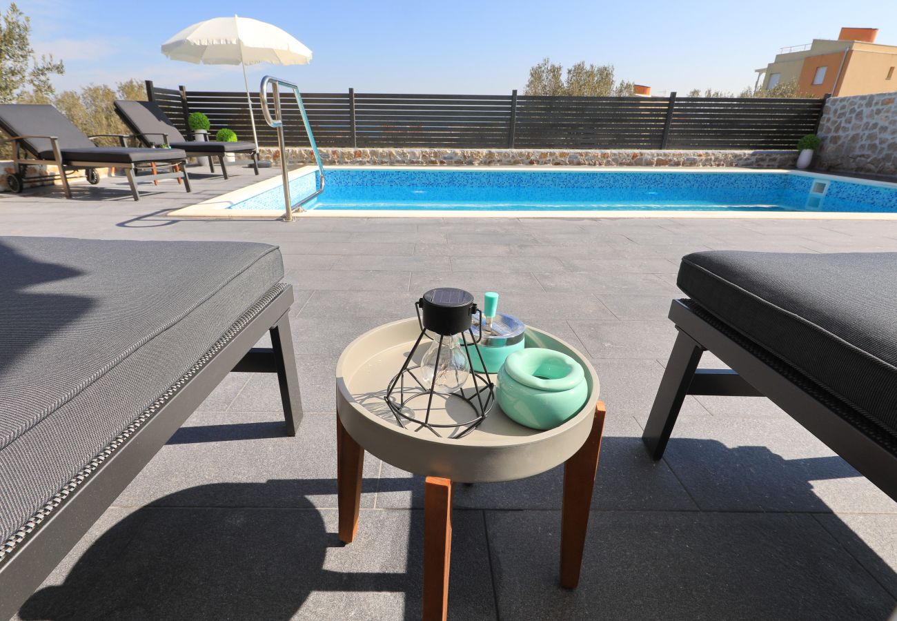 Ferienwohnung in Dobropoljana - Ferienwohnung Luma mit Privatpool