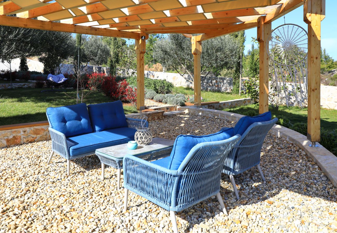 Ferienwohnung in Dobropoljana - Ferienwohnung Luma mit Privatpool