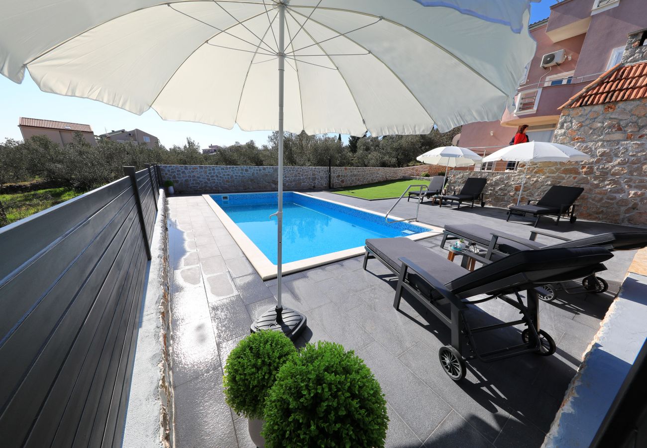 Ferienwohnung in Dobropoljana - Ferienwohnung Luma mit Privatpool