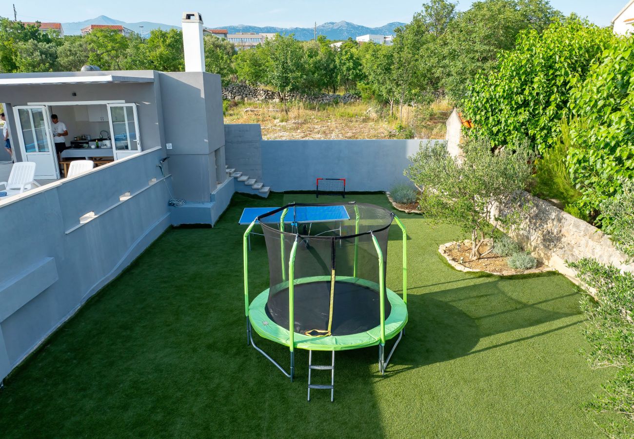 Ferienhaus in Maslenica - Ferienhaus Maslenica mit beheiztem Privatpool