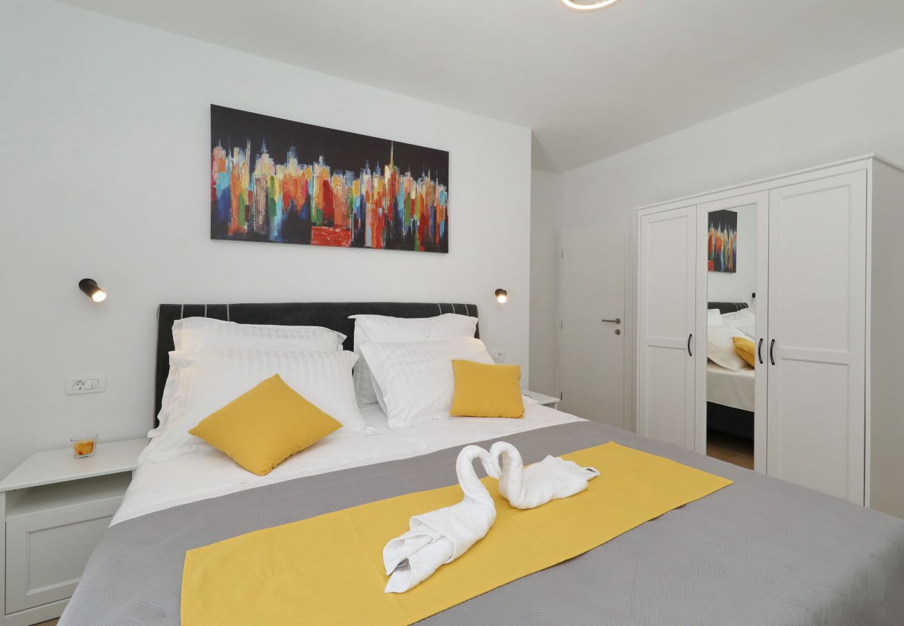 Ferienhaus in Maslenica - Ferienhaus Maslenica mit beheiztem Privatpool