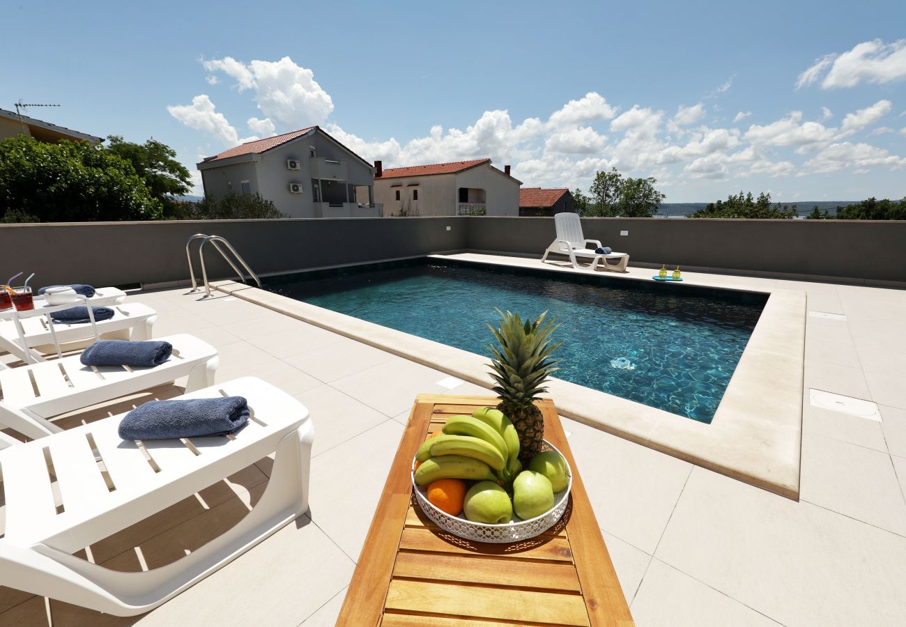 Ferienhaus in Maslenica - Ferienhaus Maslenica mit beheiztem Privatpool
