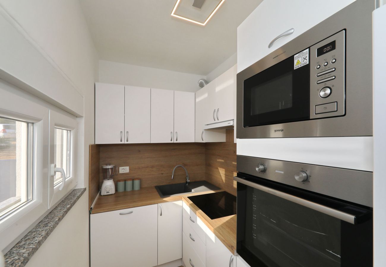 Ferienhaus in Maslenica - Ferienhaus Maslenica mit beheiztem Privatpool
