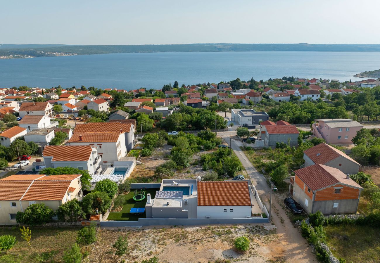 Ferienhaus in Maslenica - Ferienhaus Maslenica mit beheiztem Privatpool