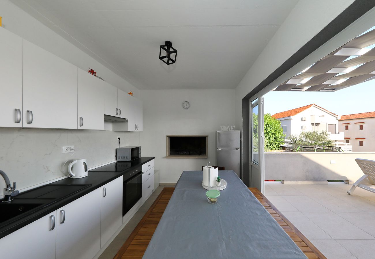 Ferienhaus in Maslenica - Ferienhaus Maslenica mit beheiztem Privatpool