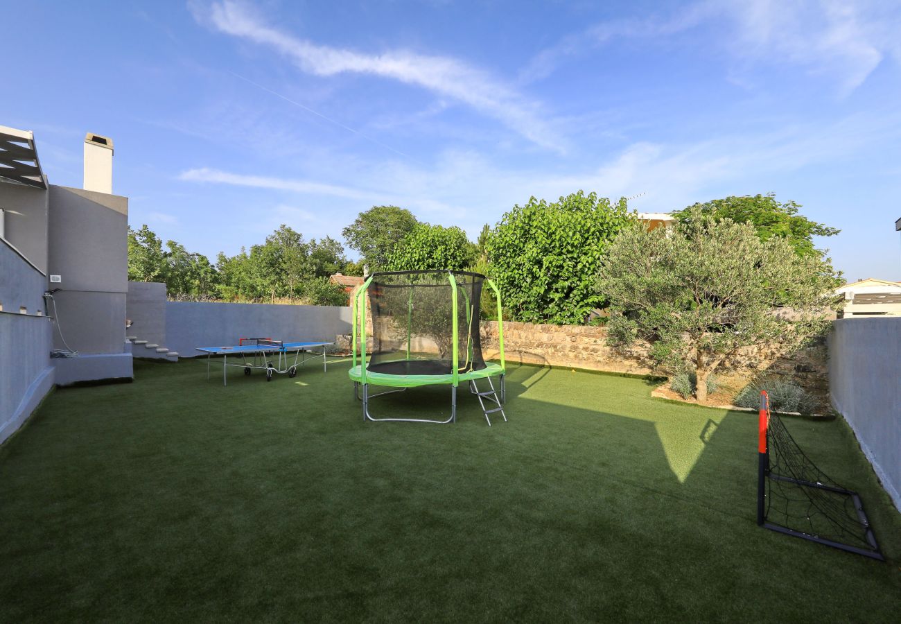 Ferienhaus in Maslenica - Ferienhaus Maslenica mit beheiztem Privatpool