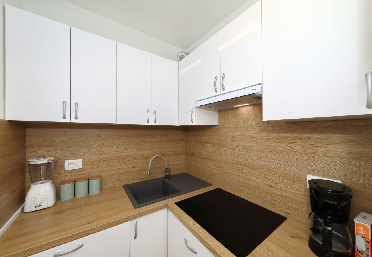 Ferienhaus in Maslenica - Ferienhaus Maslenica mit beheiztem Privatpool
