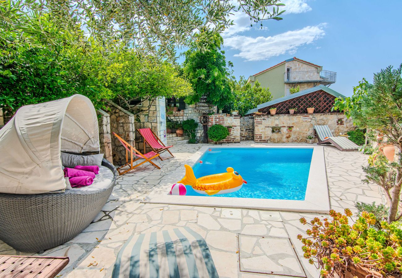 Ferienhaus in Maslenica - Ferienhaus Gordana mit Privatpool