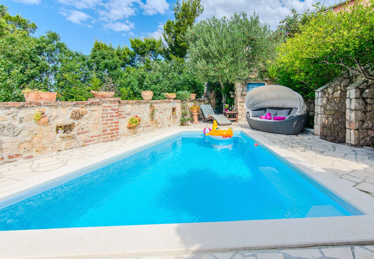 Ferienhaus in Maslenica - Ferienhaus Gordana mit Privatpool