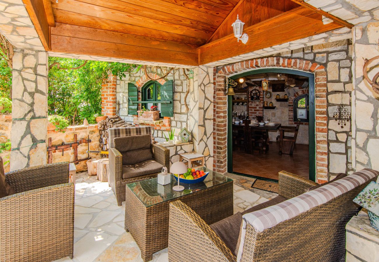 Ferienhaus in Maslenica - Ferienhaus Gordana mit Privatpool
