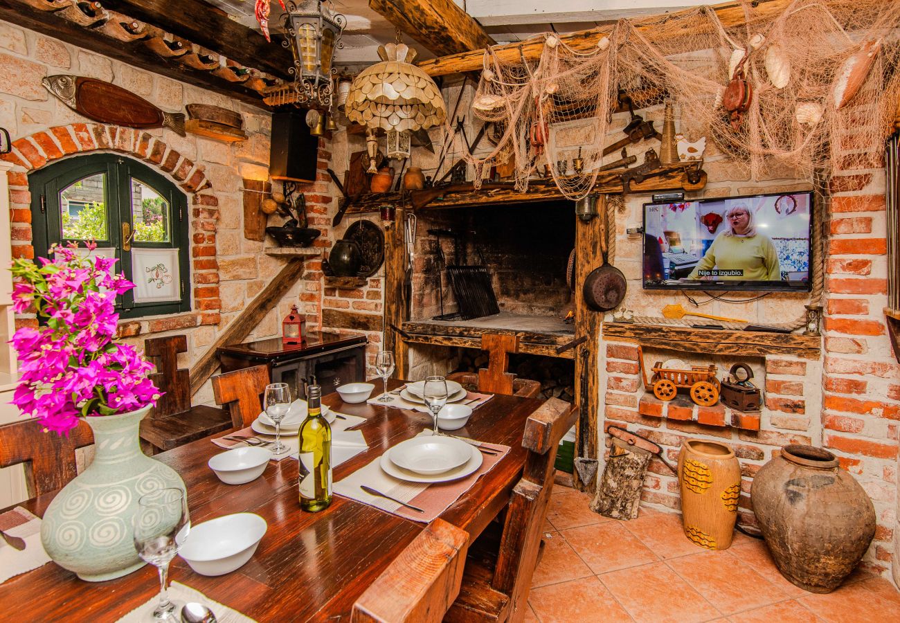 Ferienhaus in Maslenica - Ferienhaus Gordana mit Privatpool