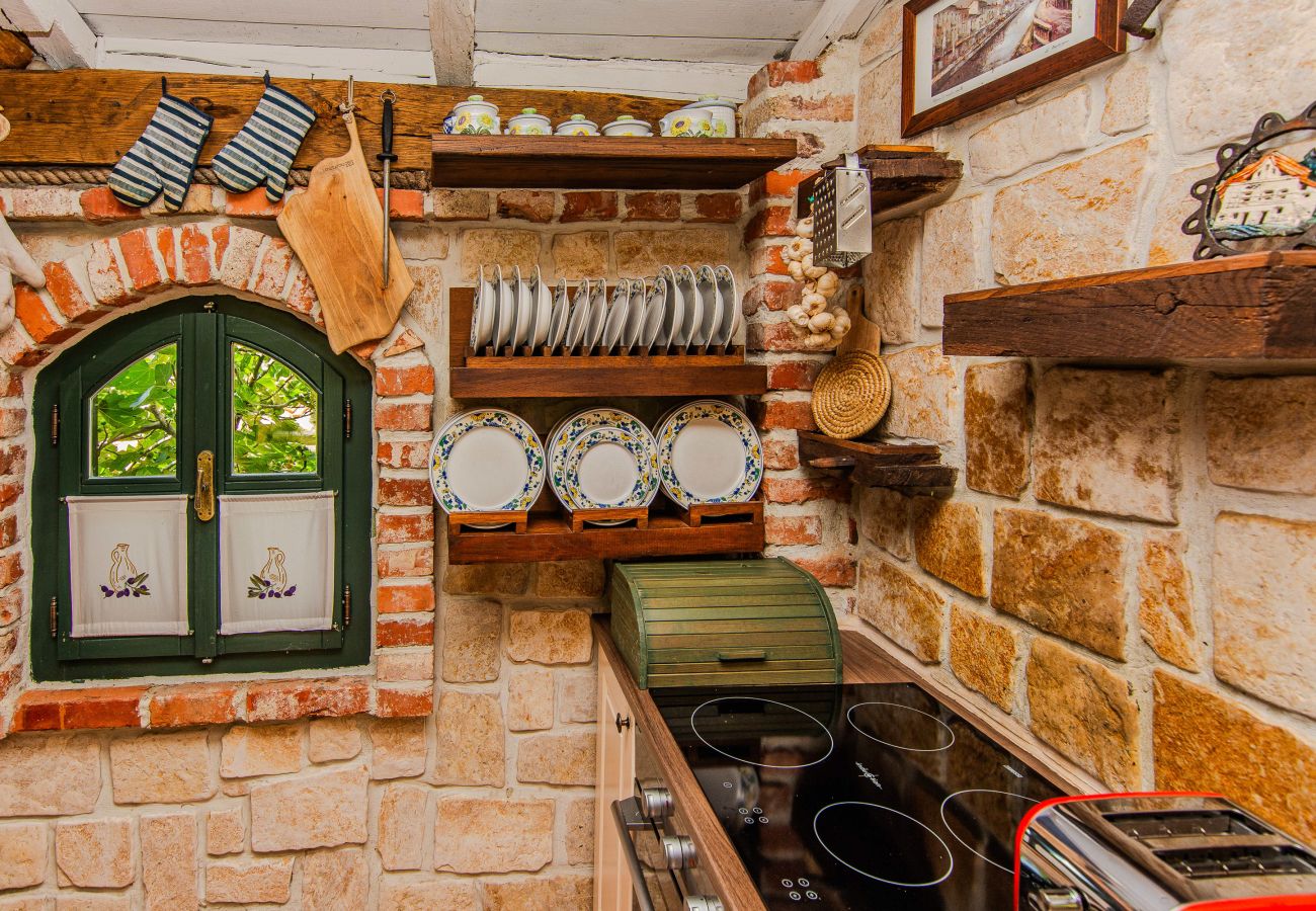 Ferienhaus in Maslenica - Ferienhaus Gordana mit Privatpool