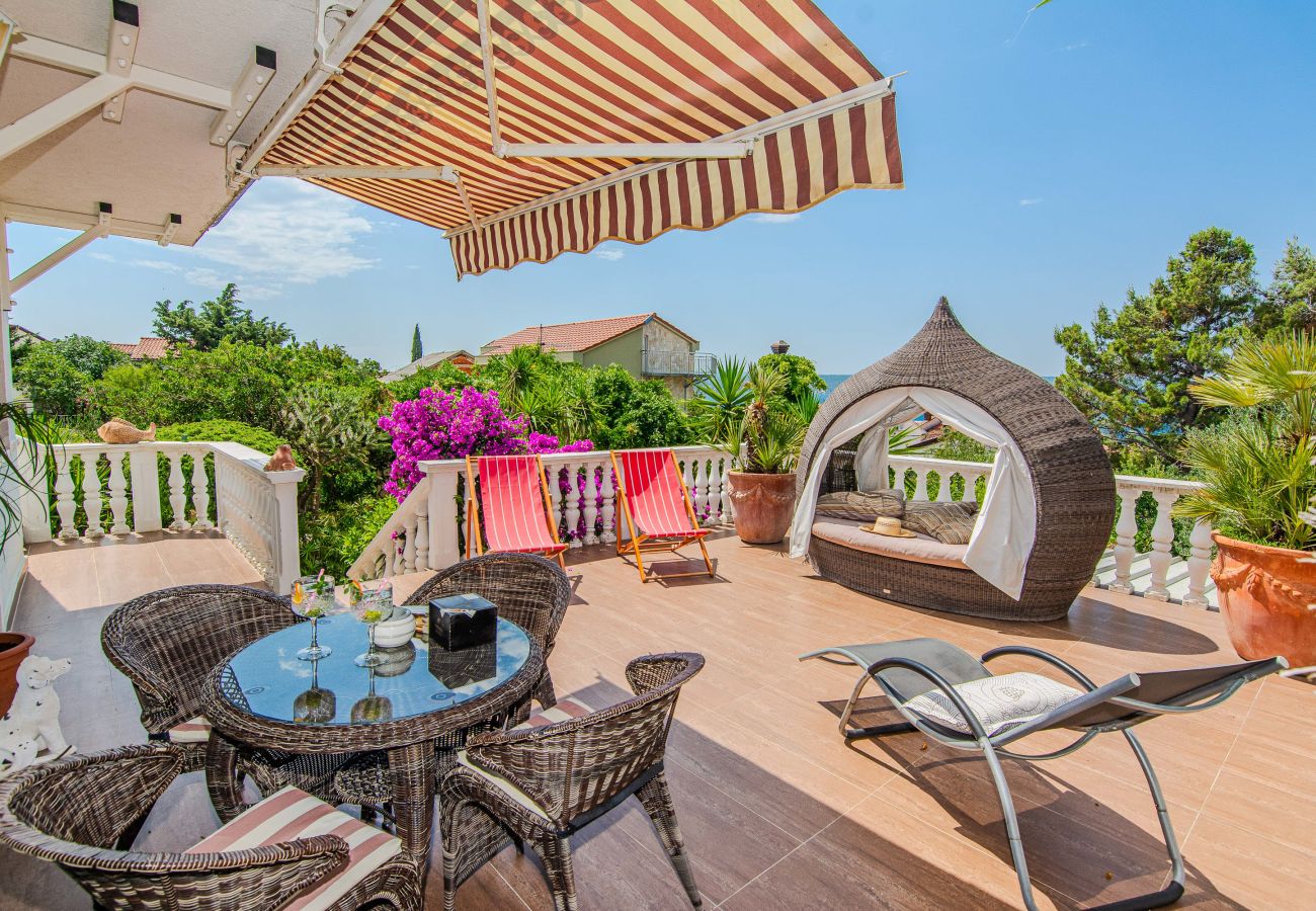 Ferienhaus in Maslenica - Ferienhaus Gordana mit Privatpool