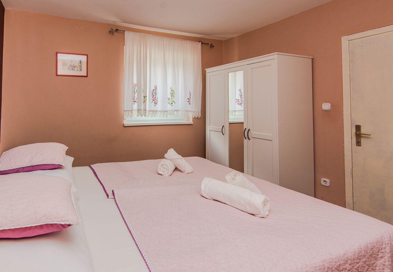 Ferienhaus in Maslenica - Ferienhaus Gordana mit Privatpool