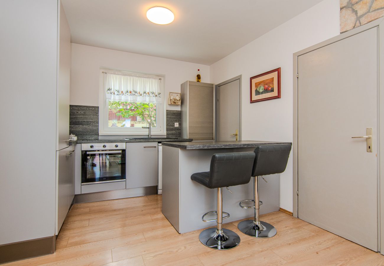 Ferienhaus in Maslenica - Ferienhaus Gordana mit Privatpool