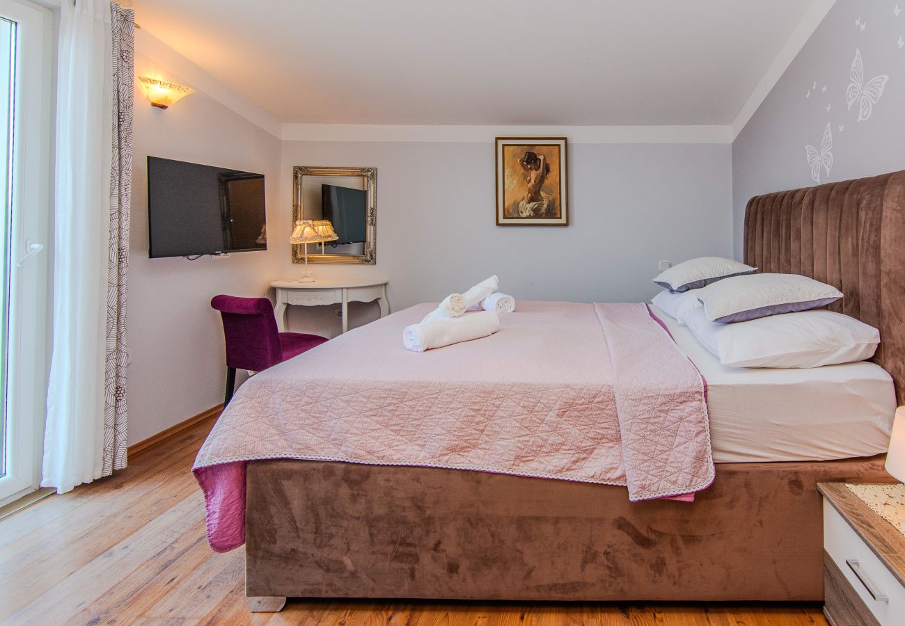 Ferienhaus in Maslenica - Ferienhaus Gordana mit Privatpool