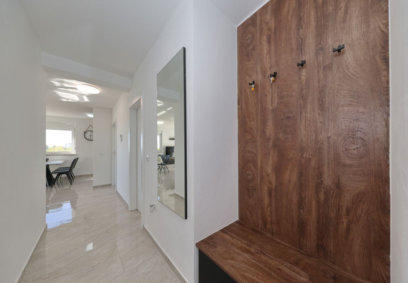 Ferienwohnung in Starigrad -  Ferienwohnung Lux 1 nahe Meer mit Balkon