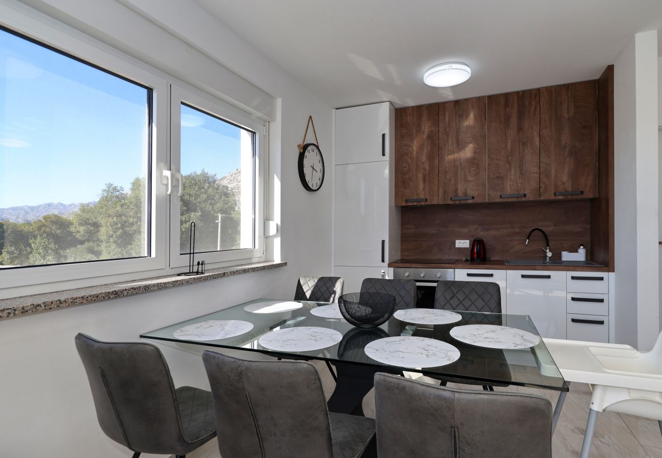Ferienwohnung in Starigrad -  Ferienwohnung Lux 1 nahe Meer mit Balkon
