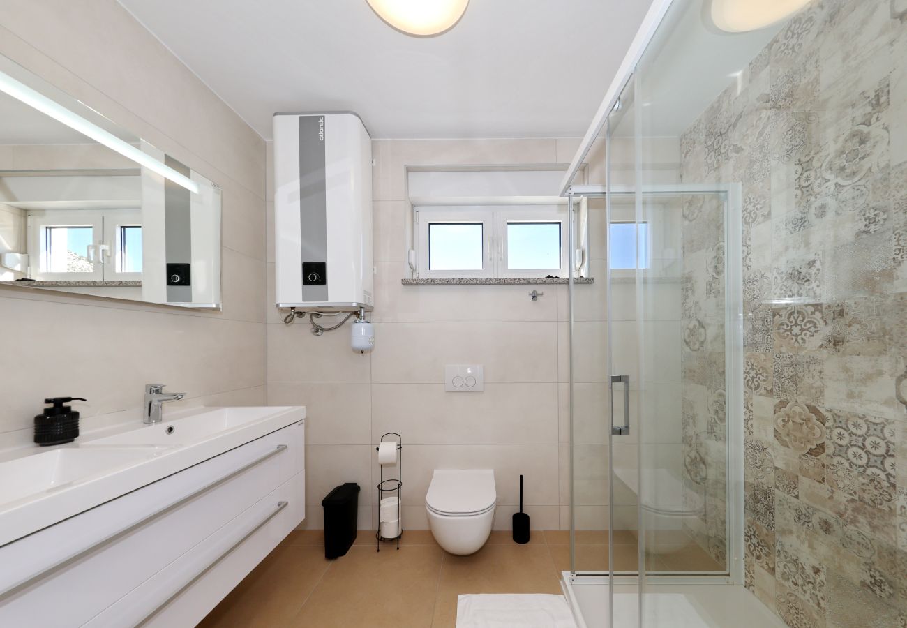 Ferienwohnung in Starigrad -  Ferienwohnung Lux 1 nahe Meer mit Balkon