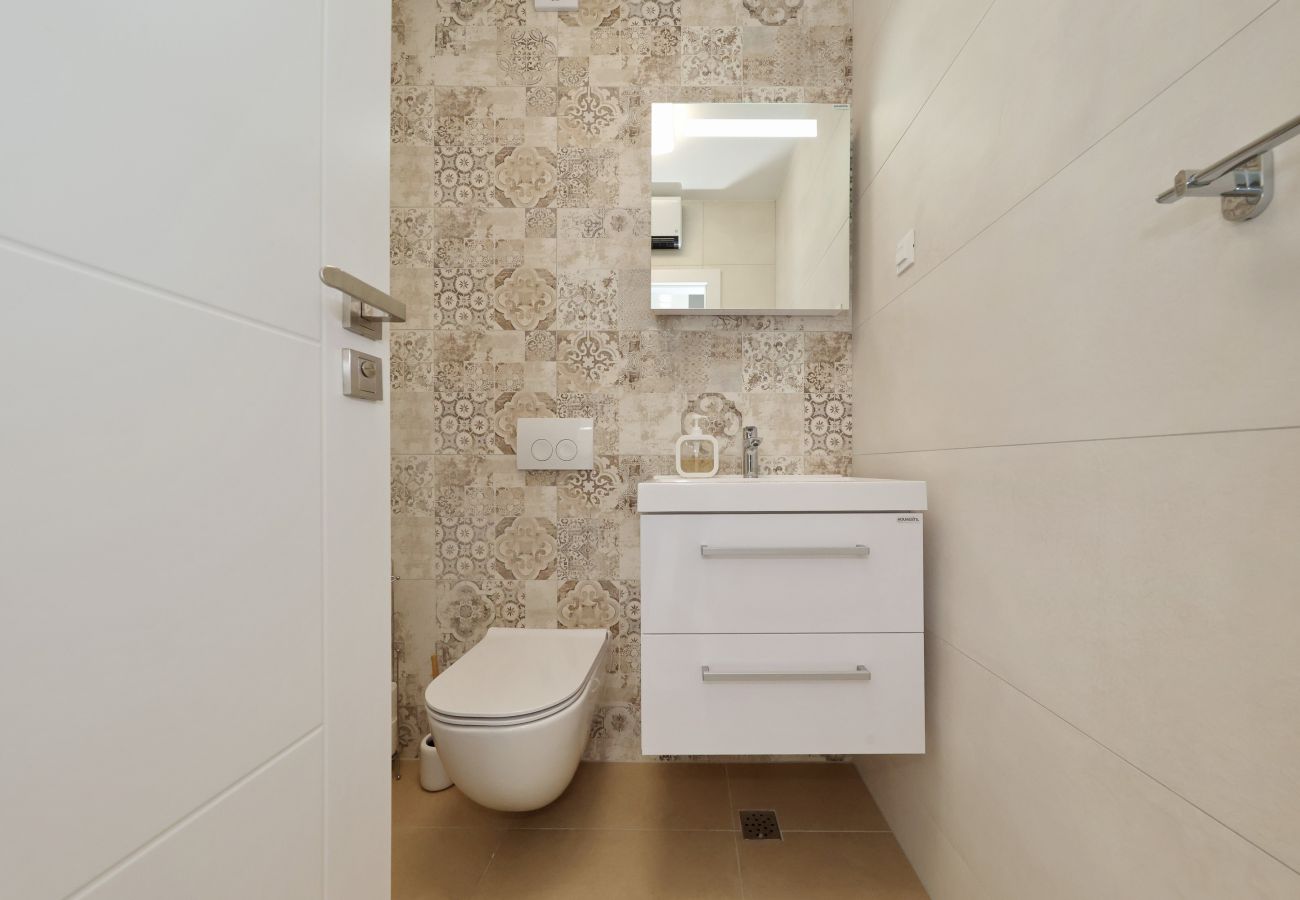Ferienwohnung in Starigrad - Ferienwohnung Lux 2 nahe Meer mit Balkon