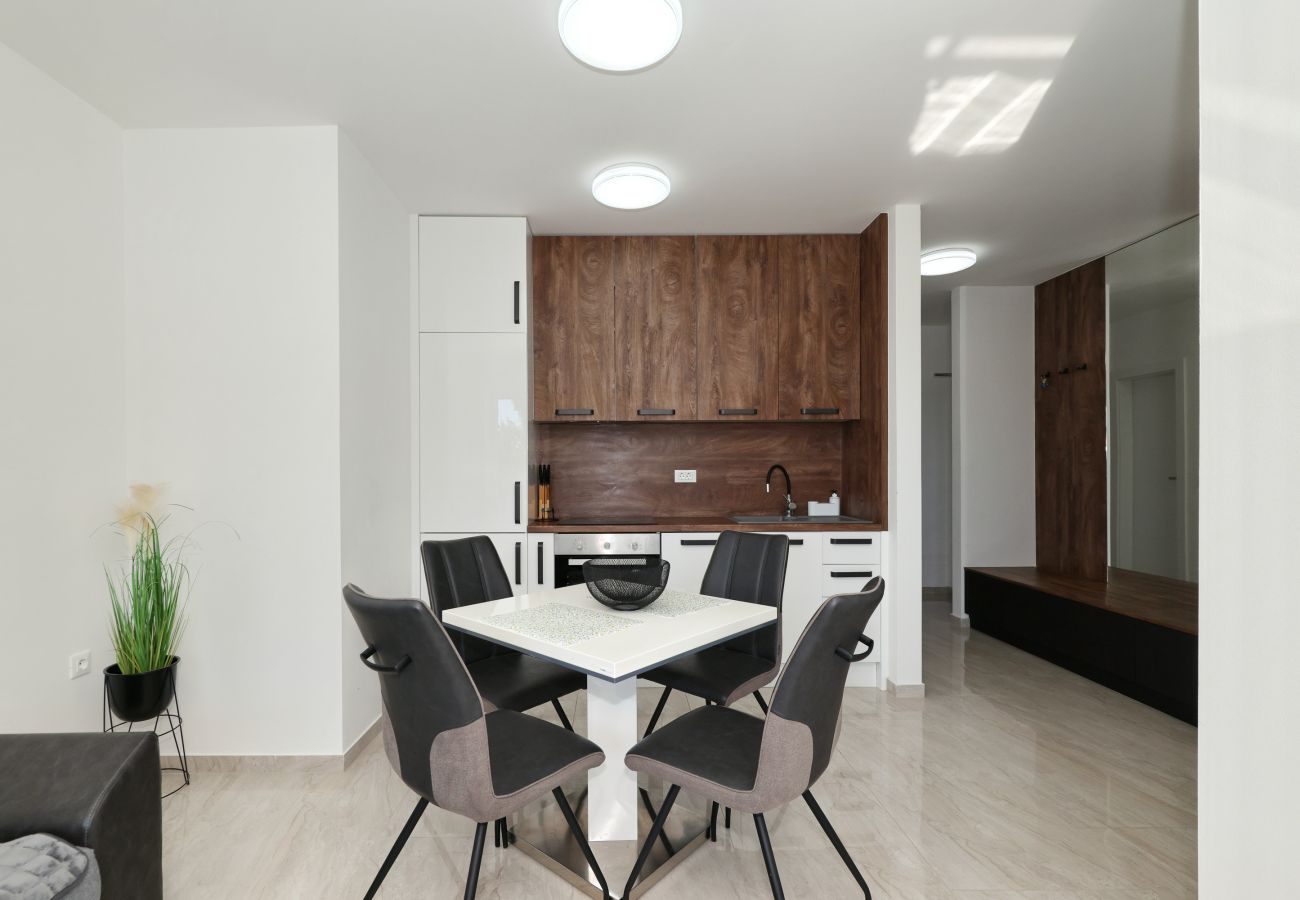 Ferienwohnung in Starigrad - Ferienwohnung Lux 2 nahe Meer mit Balkon