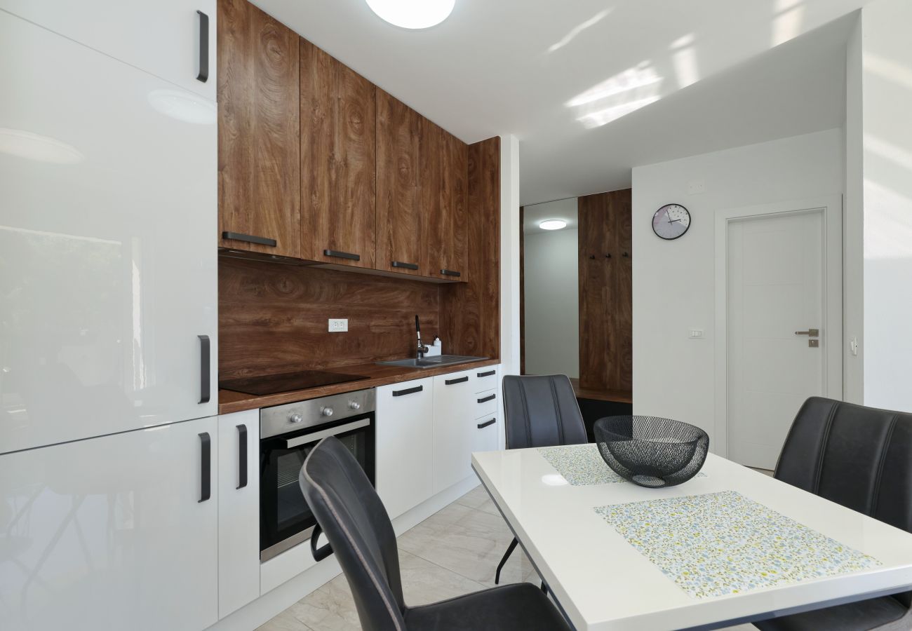 Ferienwohnung in Starigrad - Ferienwohnung Lux 2 nahe Meer mit Balkon