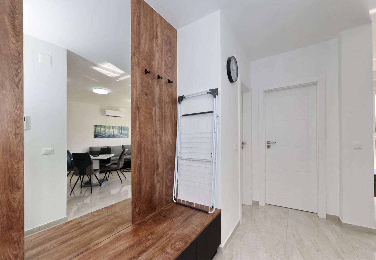 Ferienwohnung in Starigrad - Ferienwohnung Lux 2 nahe Meer mit Balkon