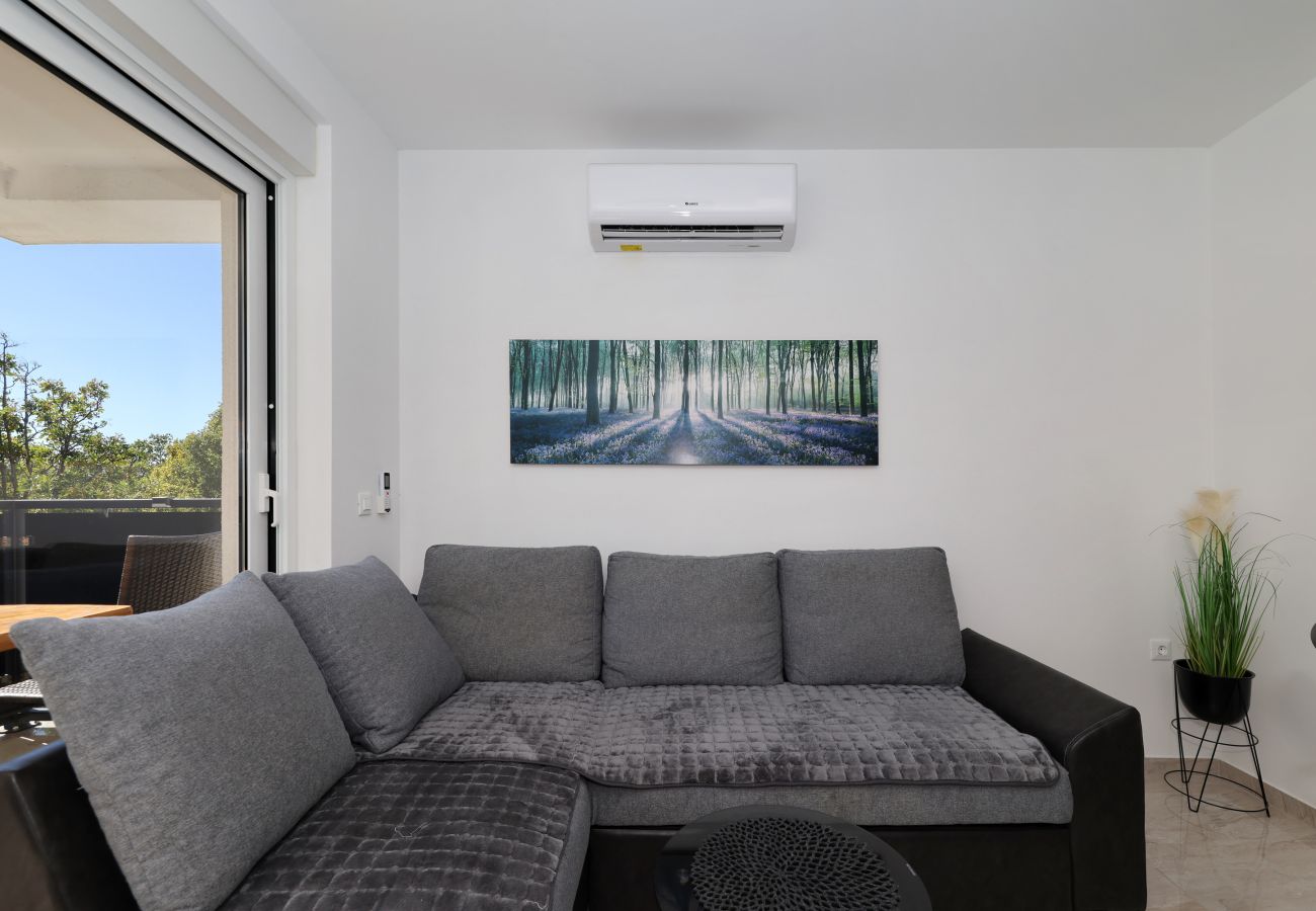Ferienwohnung in Starigrad - Ferienwohnung Lux 2 nahe Meer mit Balkon