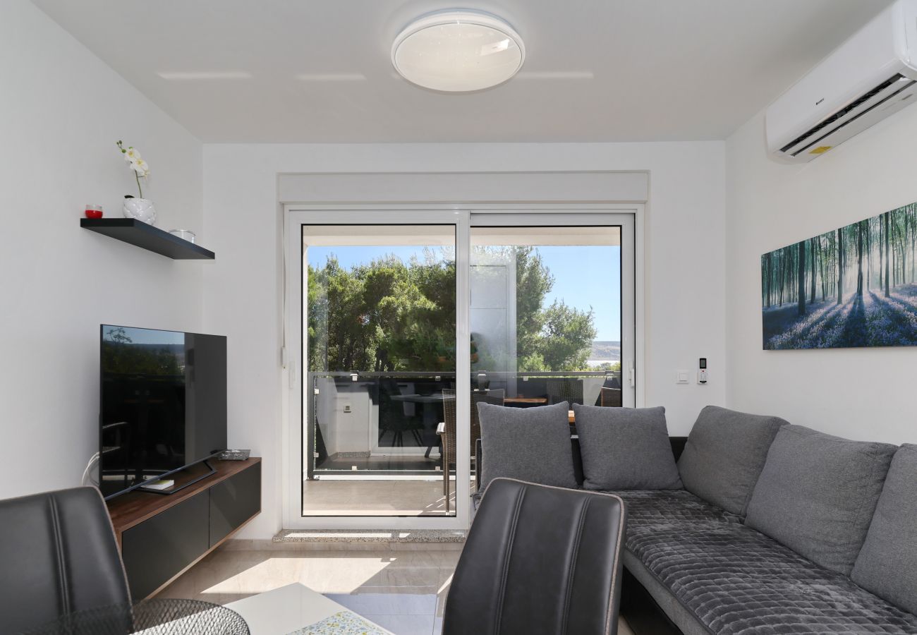 Ferienwohnung in Starigrad - Ferienwohnung Lux 2 nahe Meer mit Balkon