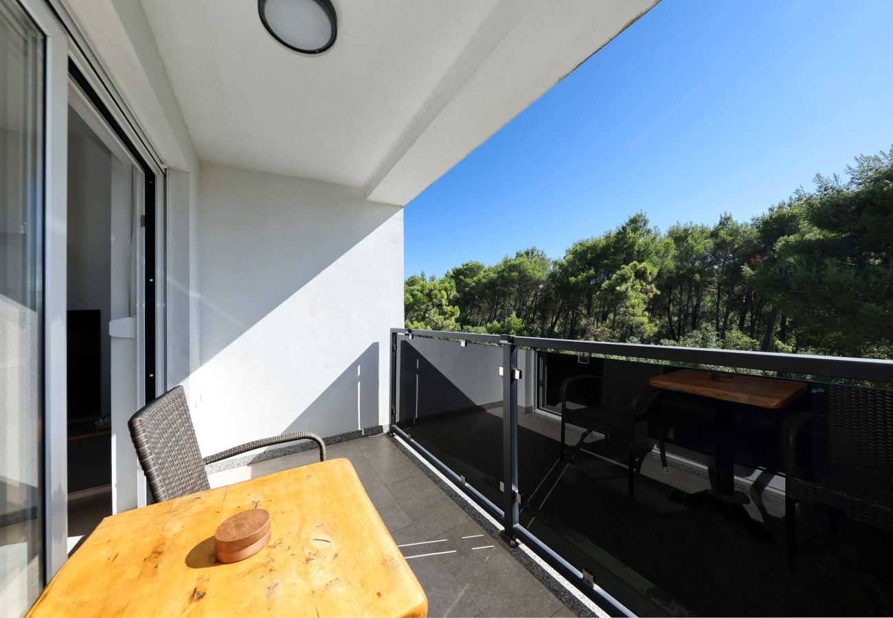 Ferienwohnung in Starigrad - Ferienwohnung Lux 2 nahe Meer mit Balkon