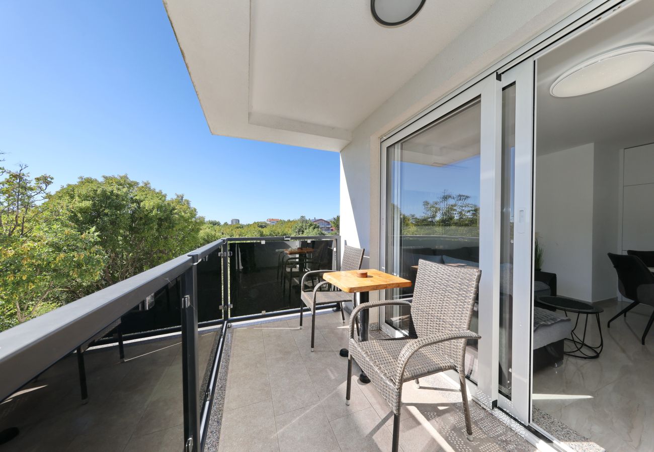 Ferienwohnung in Starigrad - Ferienwohnung Lux 2 nahe Meer mit Balkon