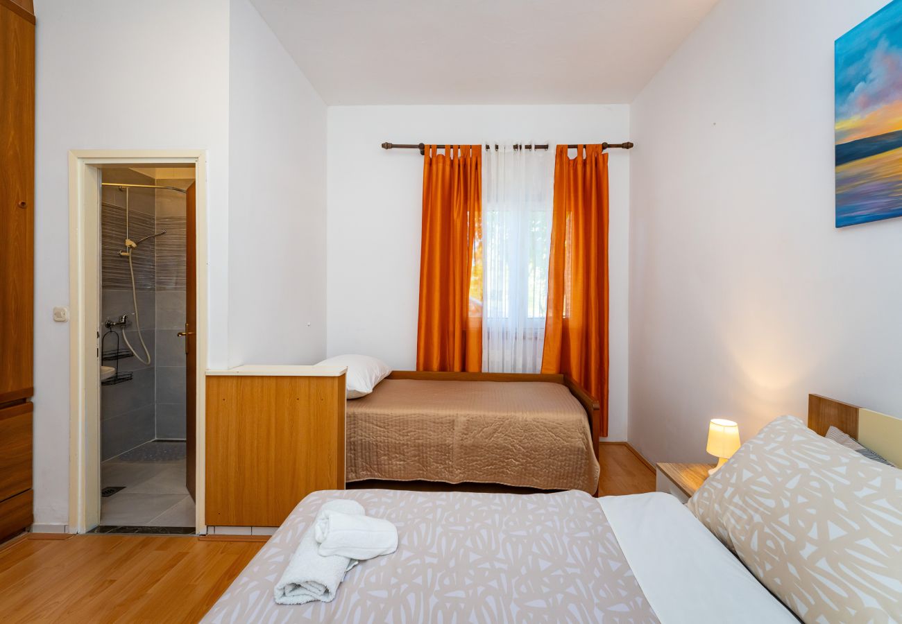 Ferienwohnung in Starigrad - Ferienwohnung Nina No.1 nahe Paklenica