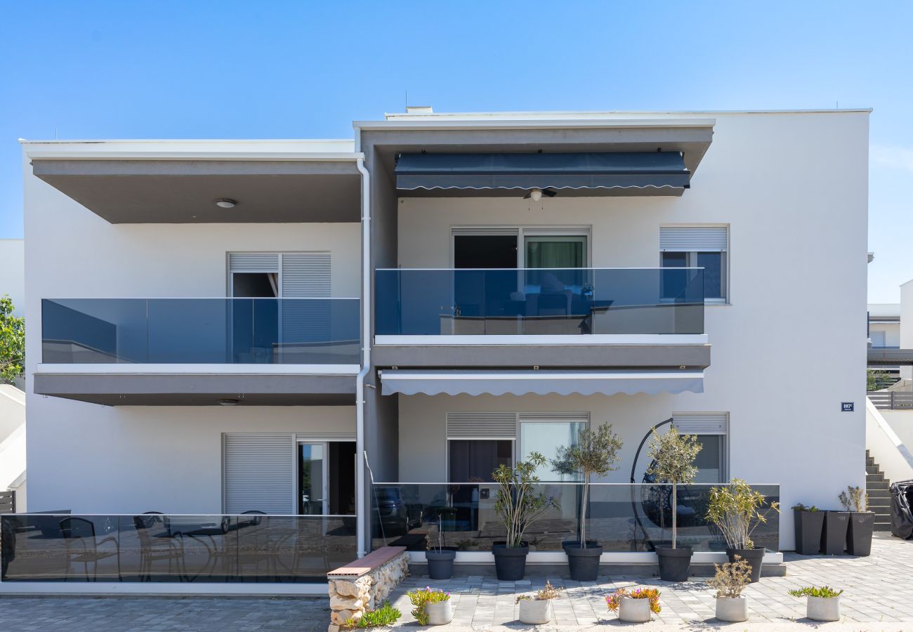 Ferienwohnung in Šimuni - Ferienwohnung Enamare mit Terrasse