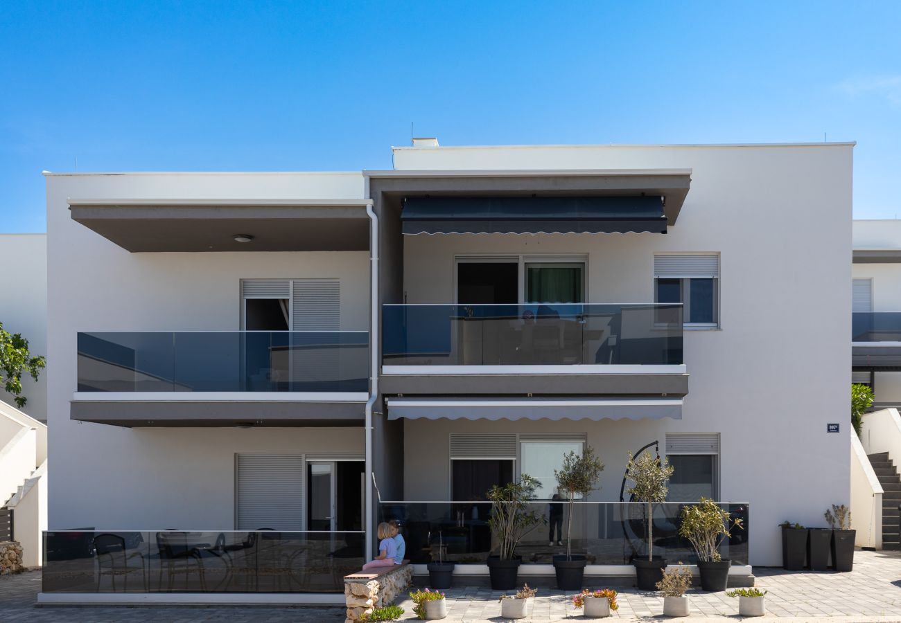 Ferienwohnung in Šimuni - Ferienwohnung Enamare mit Terrasse
