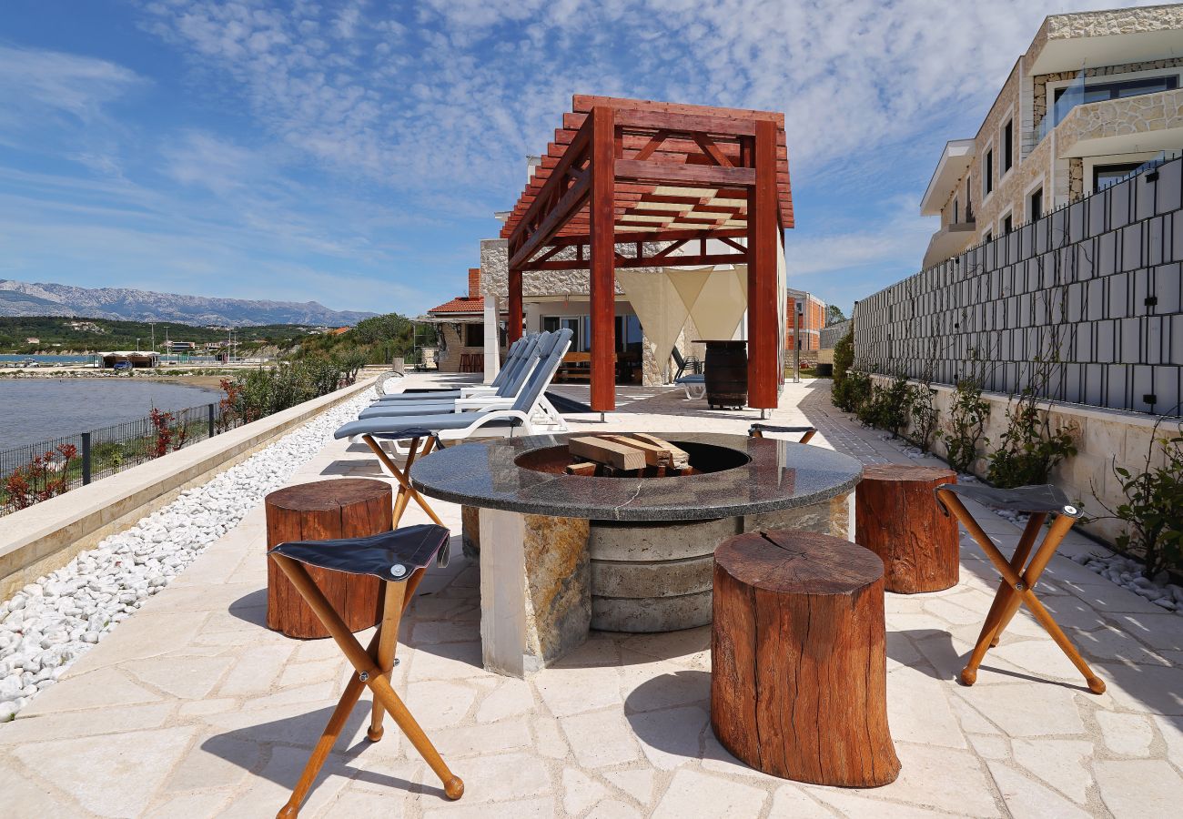 Villa in Ljubac - Villa mit Infinitypool direkt am Meer