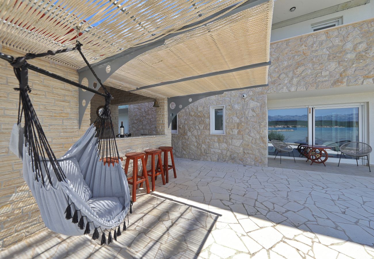 Villa in Ljubac - Villa mit Infinitypool direkt am Meer