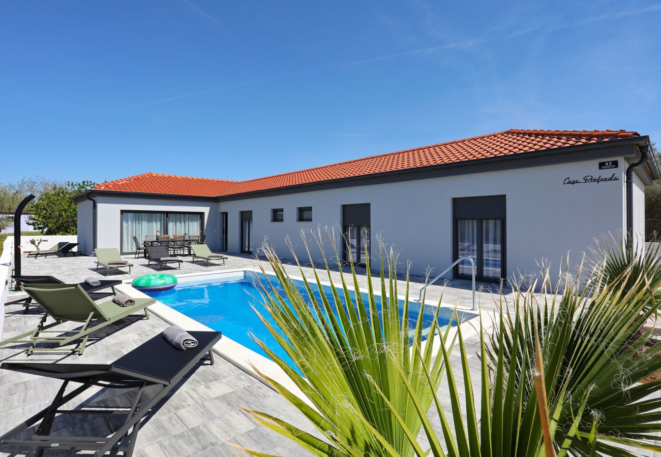 Ferienhaus in Vrsi - Ferienhaus Casa Profonda mit Pool