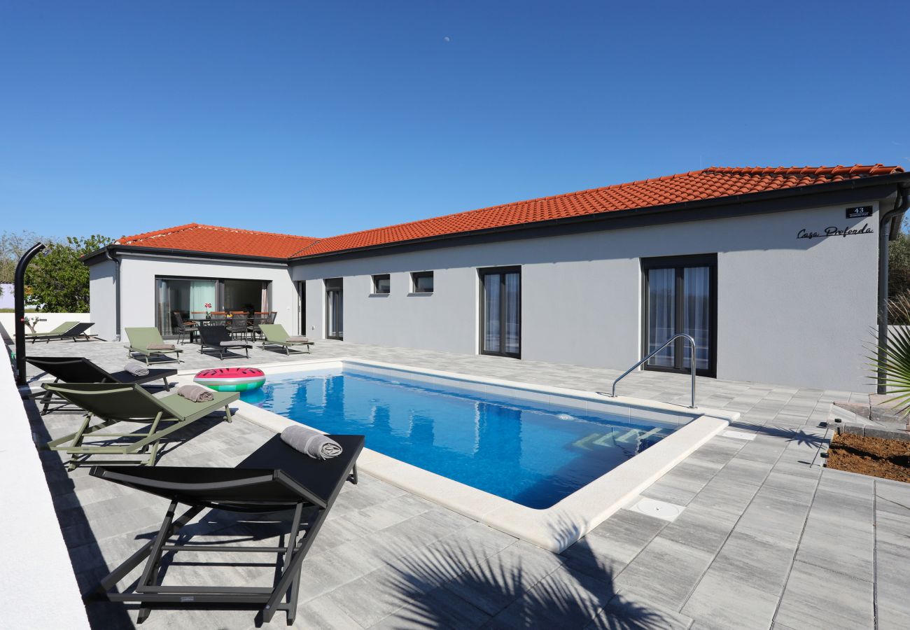 Ferienhaus in Vrsi - Ferienhaus Casa Profonda mit Pool