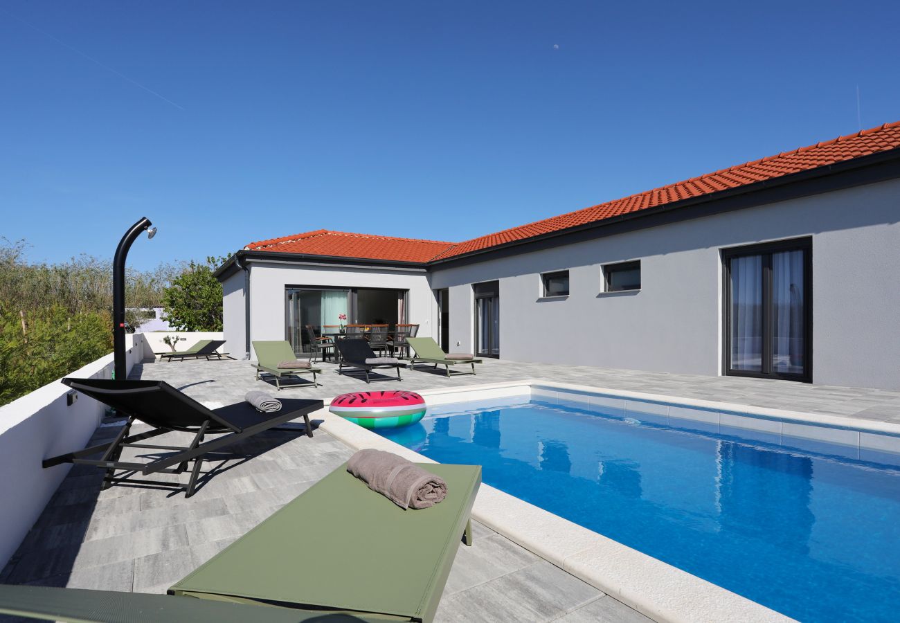 Ferienhaus in Vrsi - Ferienhaus Casa Profonda mit Pool