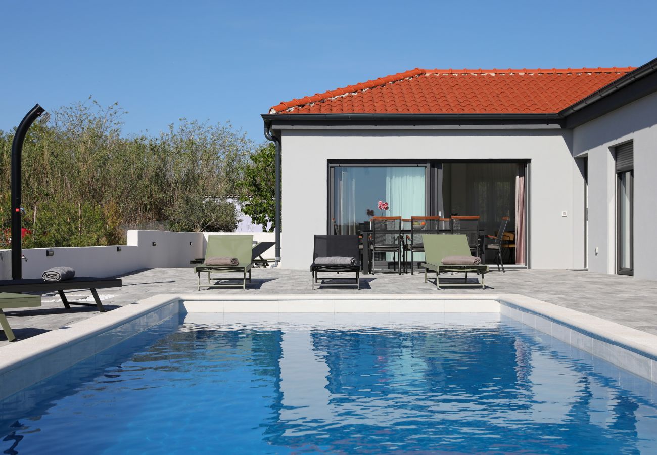 Ferienhaus in Vrsi - Ferienhaus Casa Profonda mit Pool