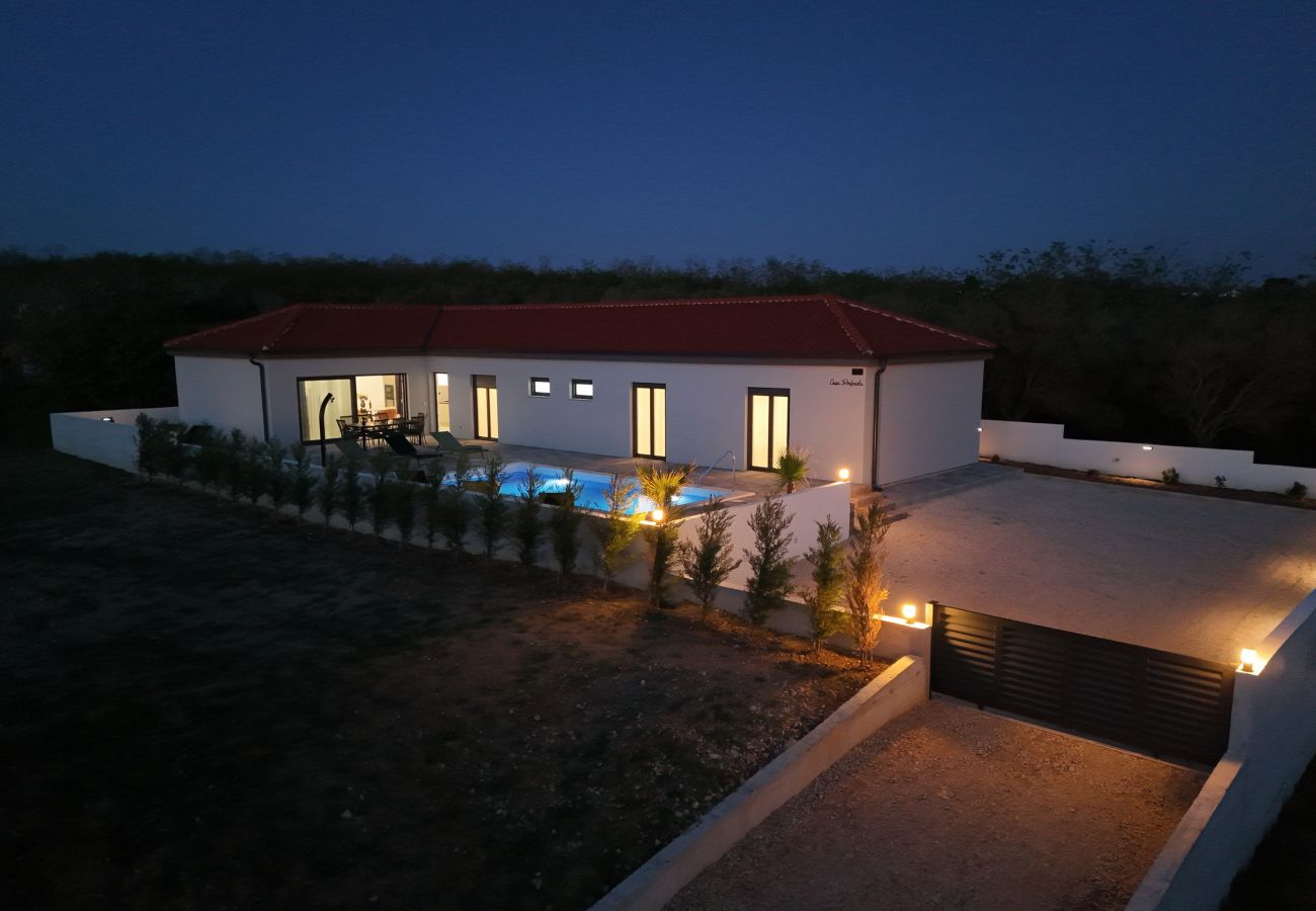 Ferienhaus in Vrsi - Ferienhaus Casa Profonda mit Pool