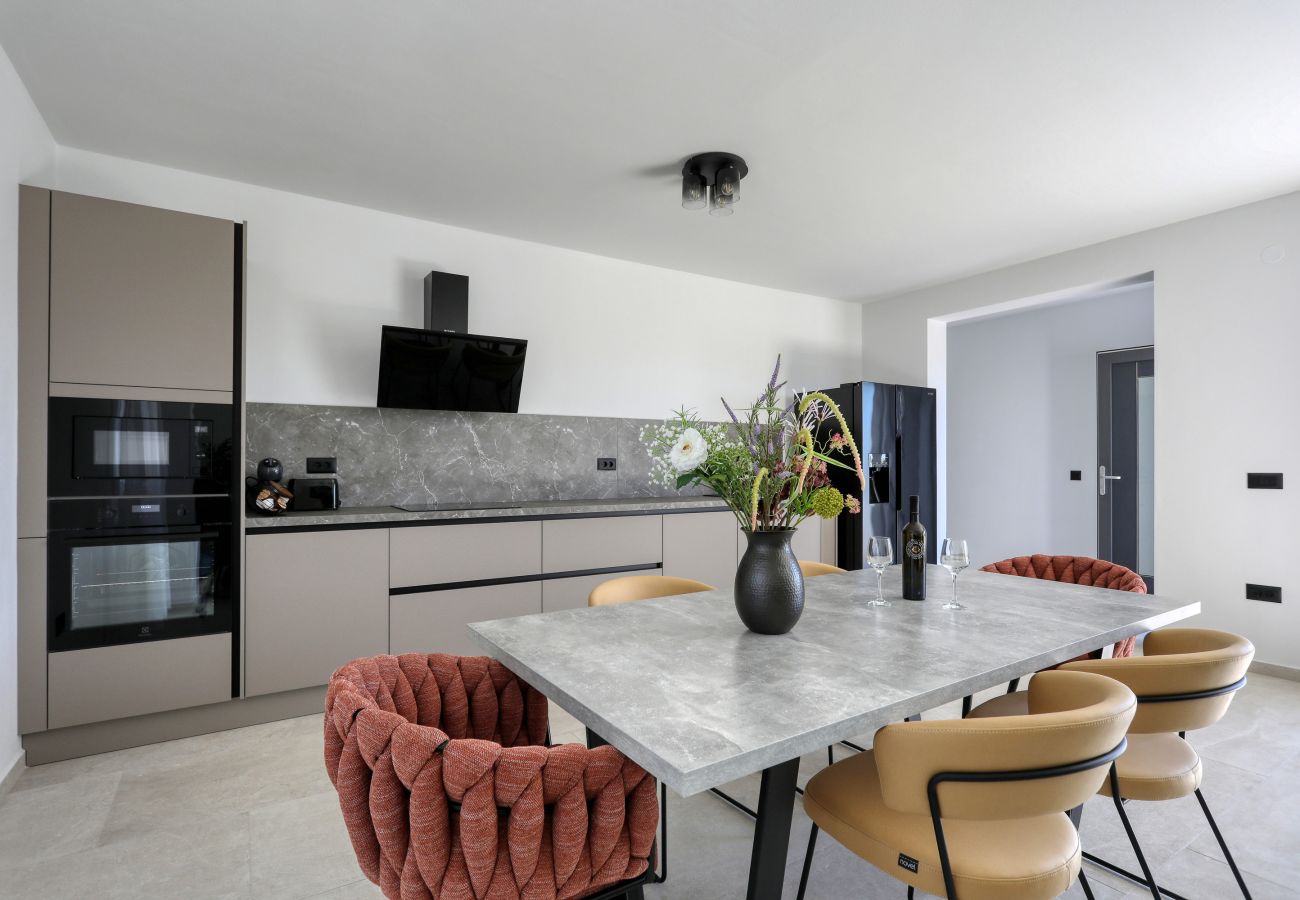 Ferienhaus in Vrsi - Ferienhaus Casa Profonda mit Pool