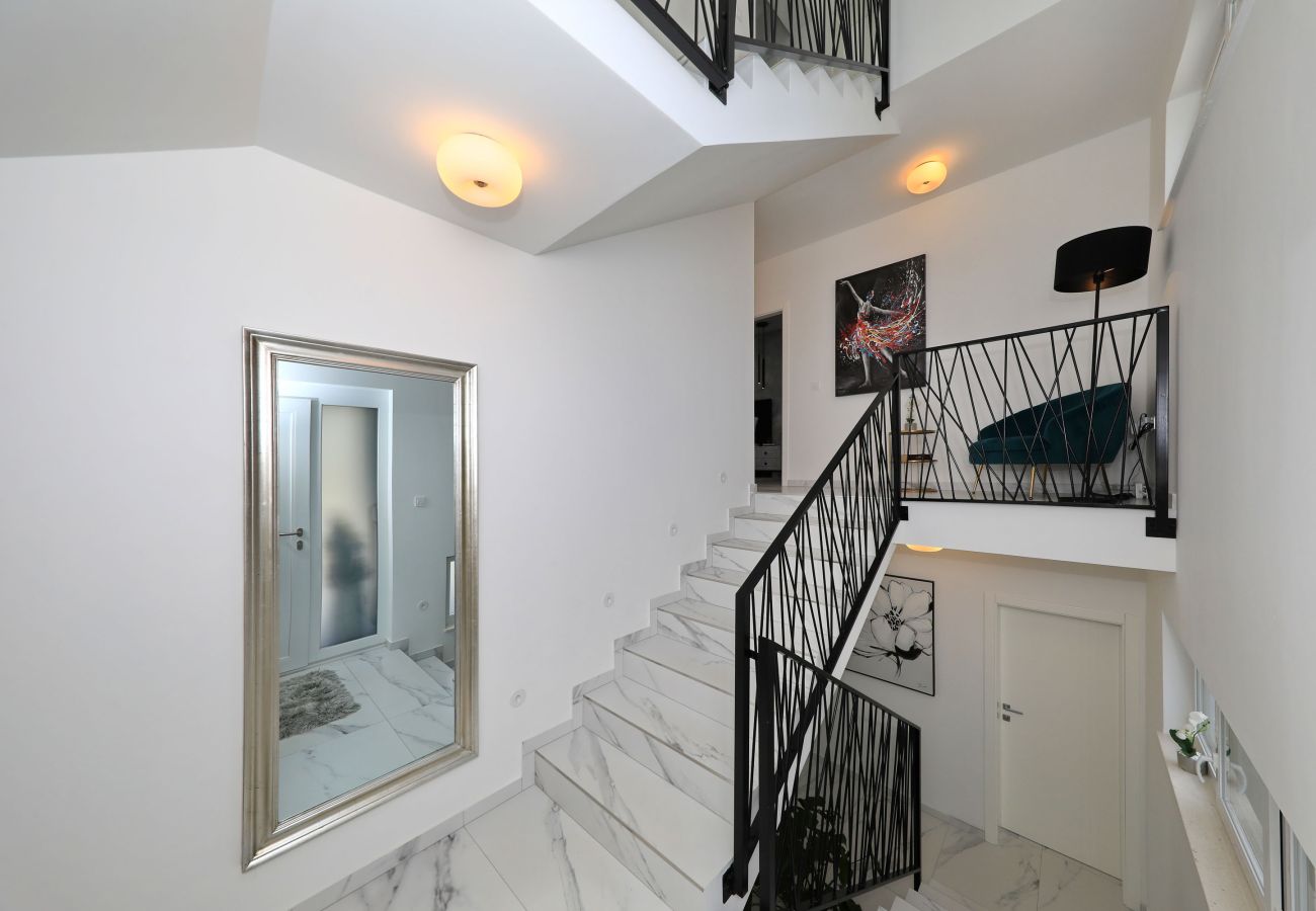 Villa in Zadar - Villa Depaja mit beheiztem Pool