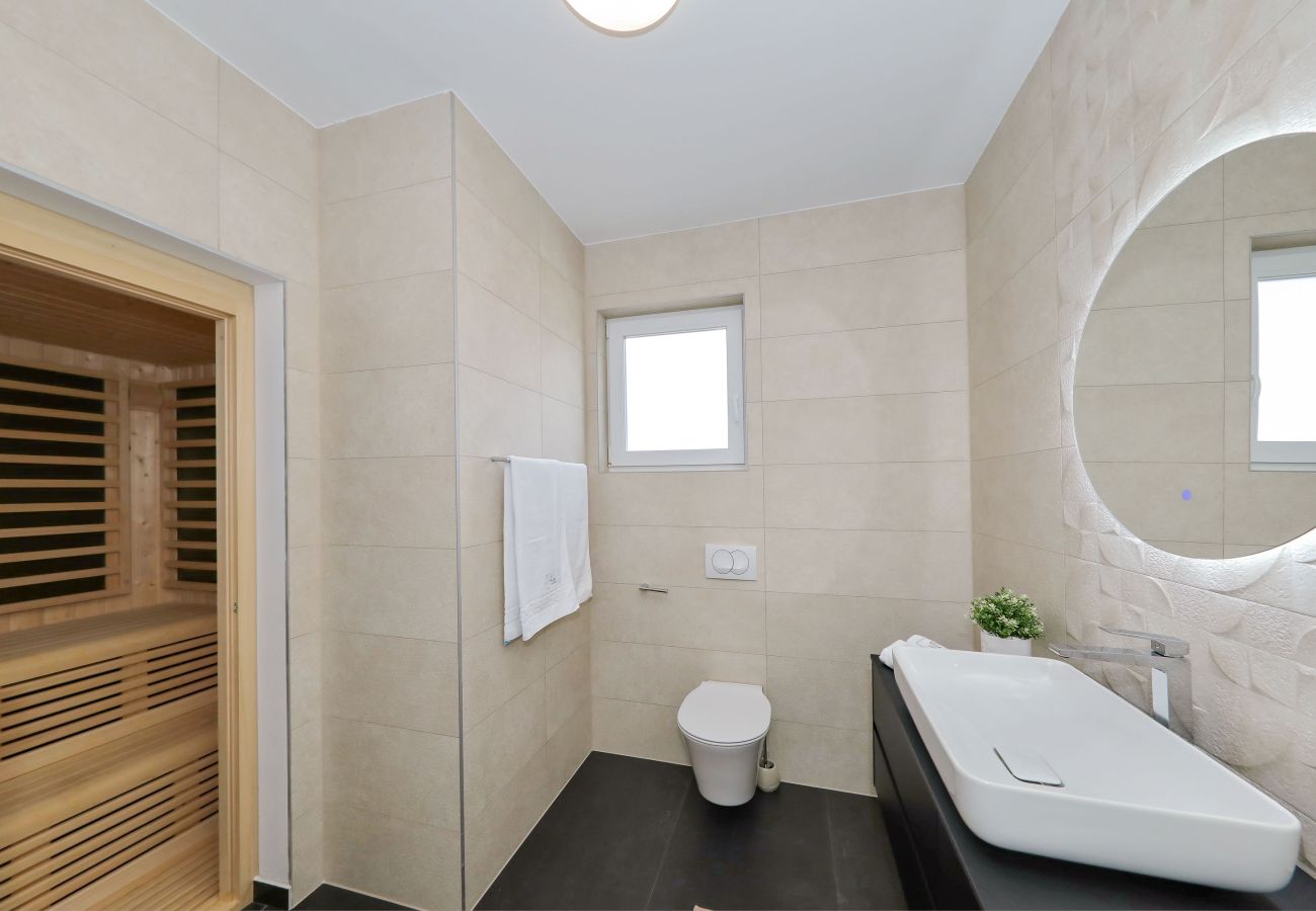 Villa in Zadar - Villa Depaja mit beheiztem Pool