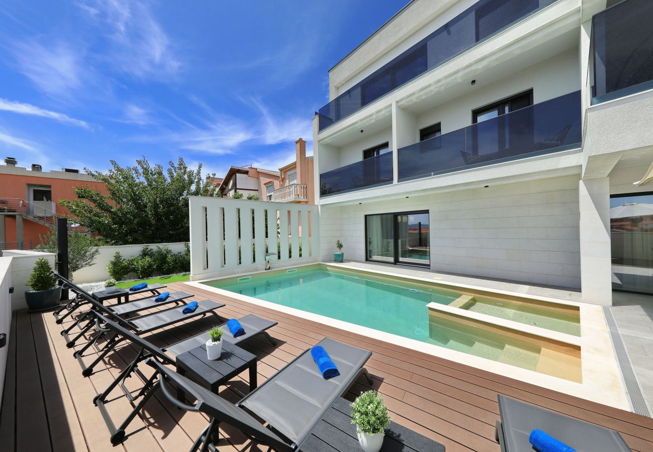 Villa in Zadar - Villa Depaja mit beheiztem Pool