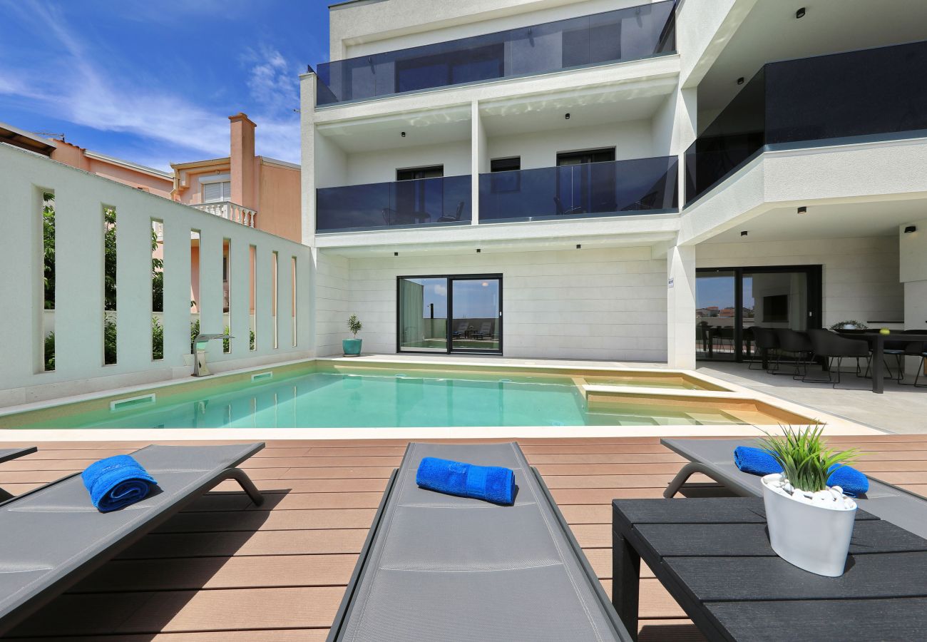 Villa in Zadar - Villa Depaja mit beheiztem Pool