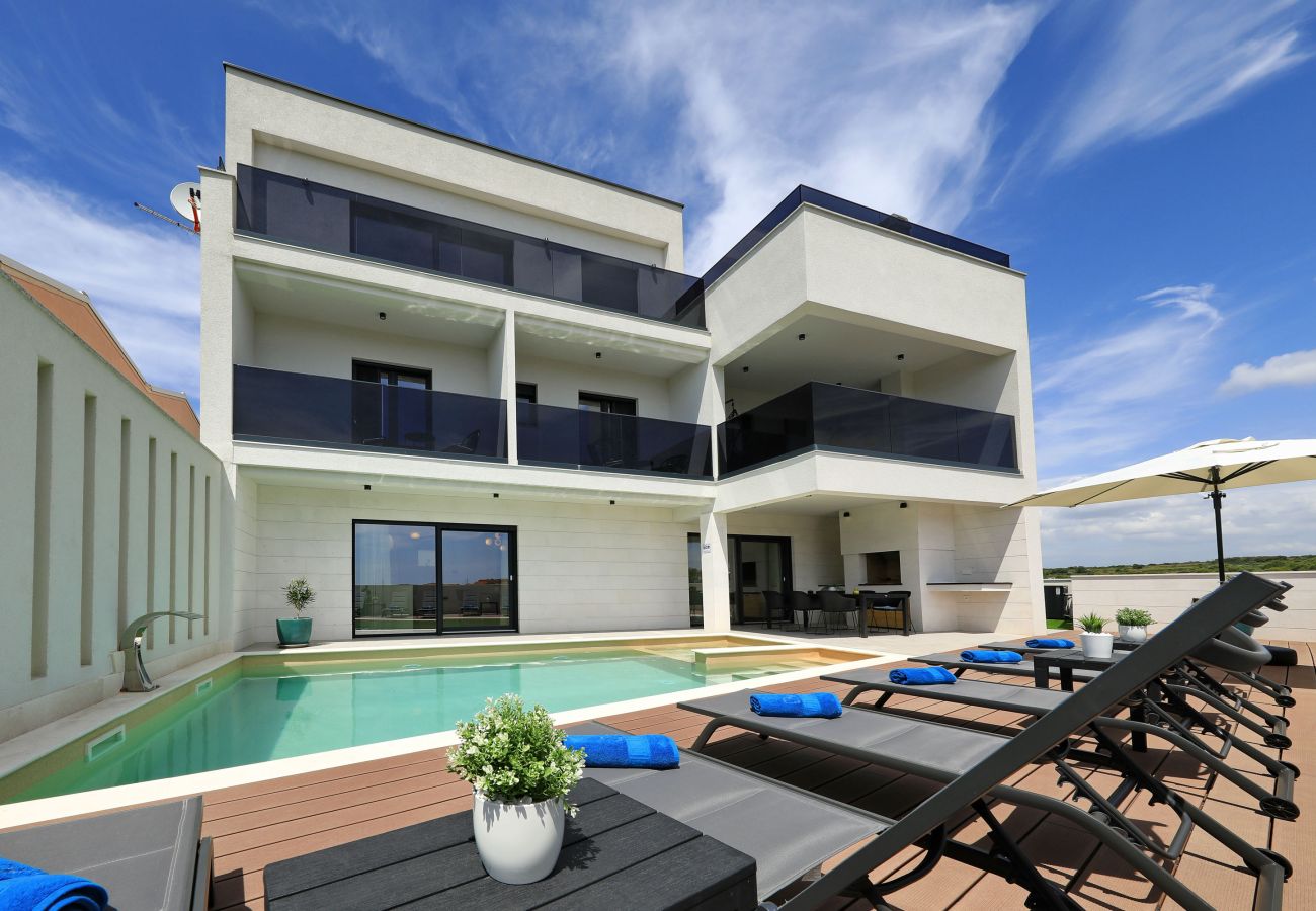 Villa in Zadar - Villa Depaja mit beheiztem Pool