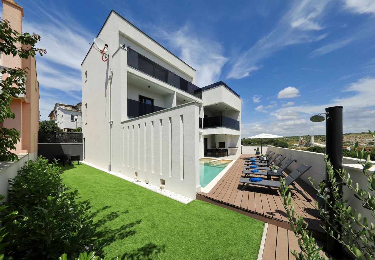 Villa in Zadar - Villa Depaja mit beheiztem Pool