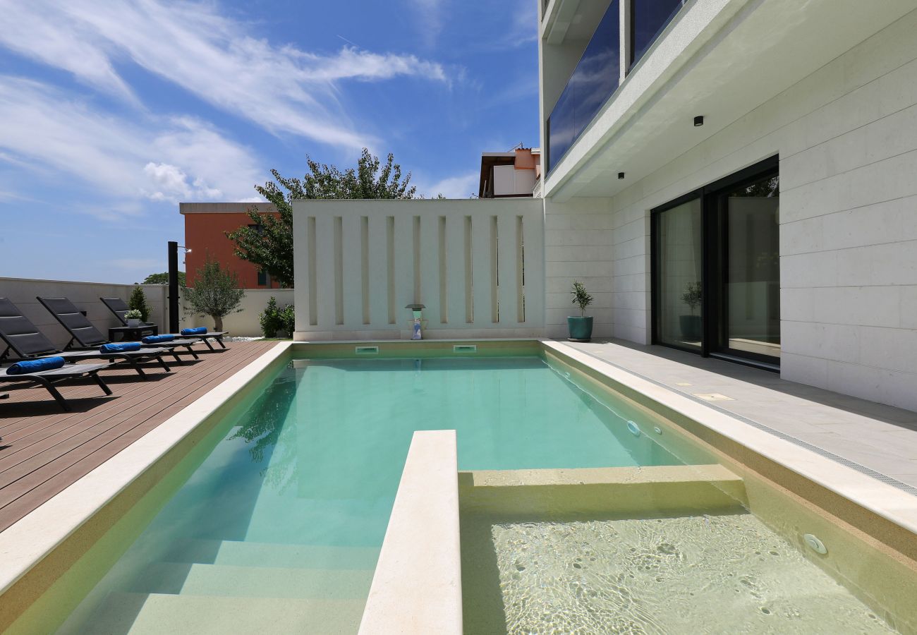 Villa in Zadar - Villa Depaja mit beheiztem Pool