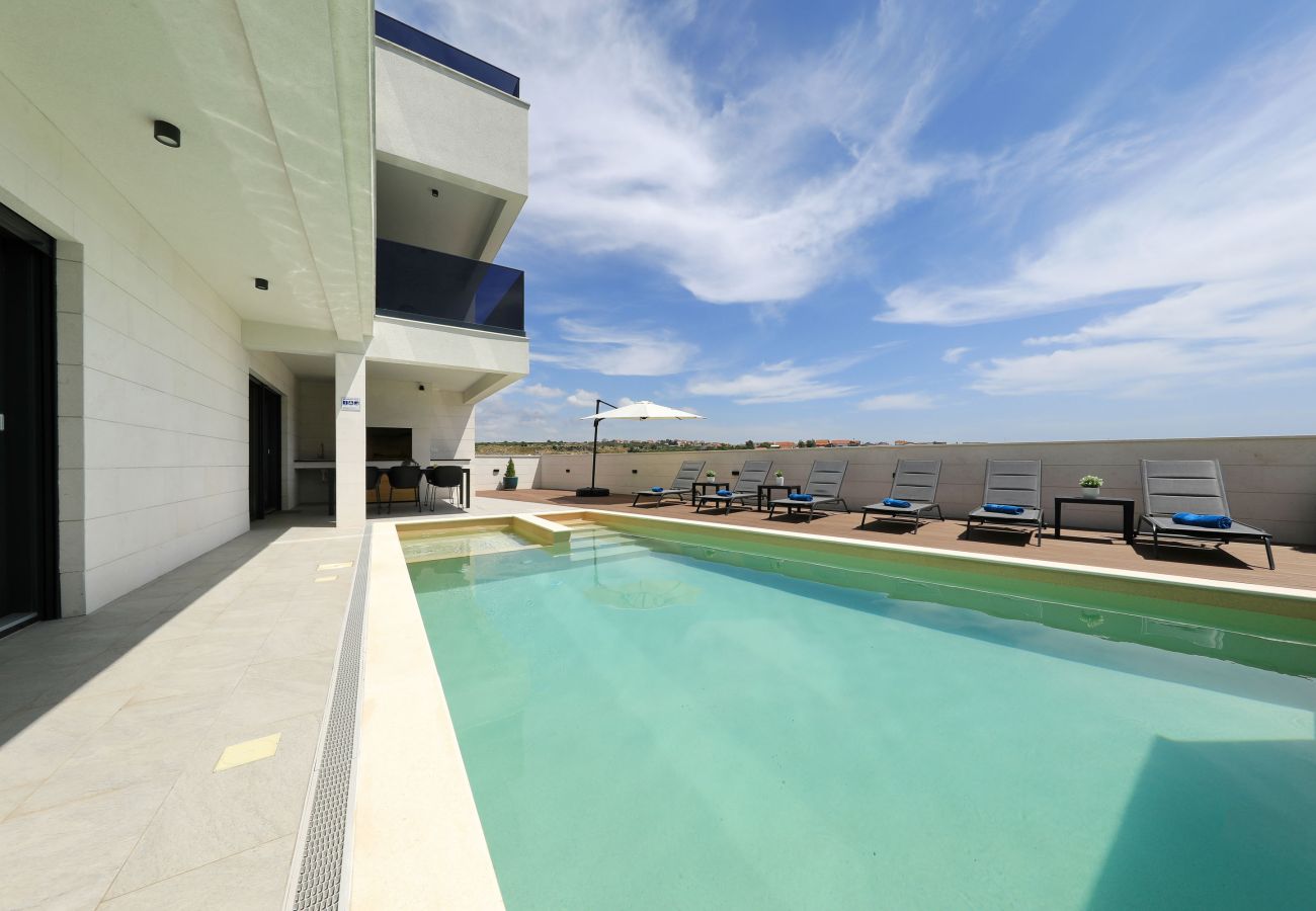 Villa in Zadar - Villa Depaja mit beheiztem Pool